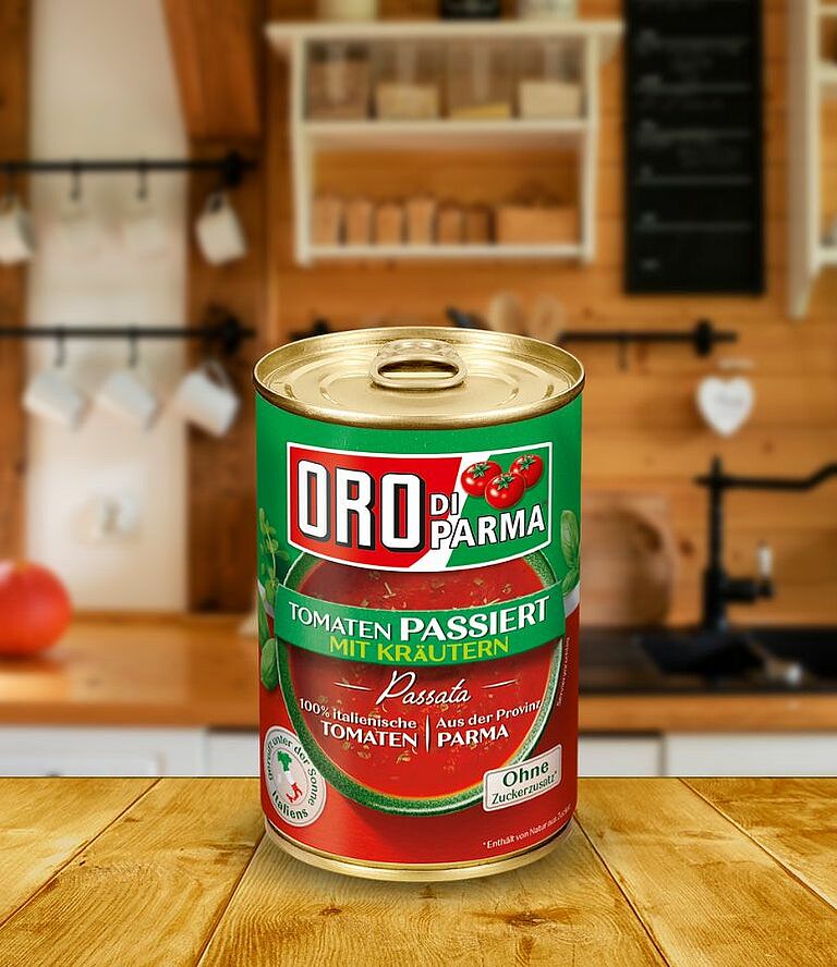 Strained tomatoes with herbs from ORO di Parma in a 425ml can.