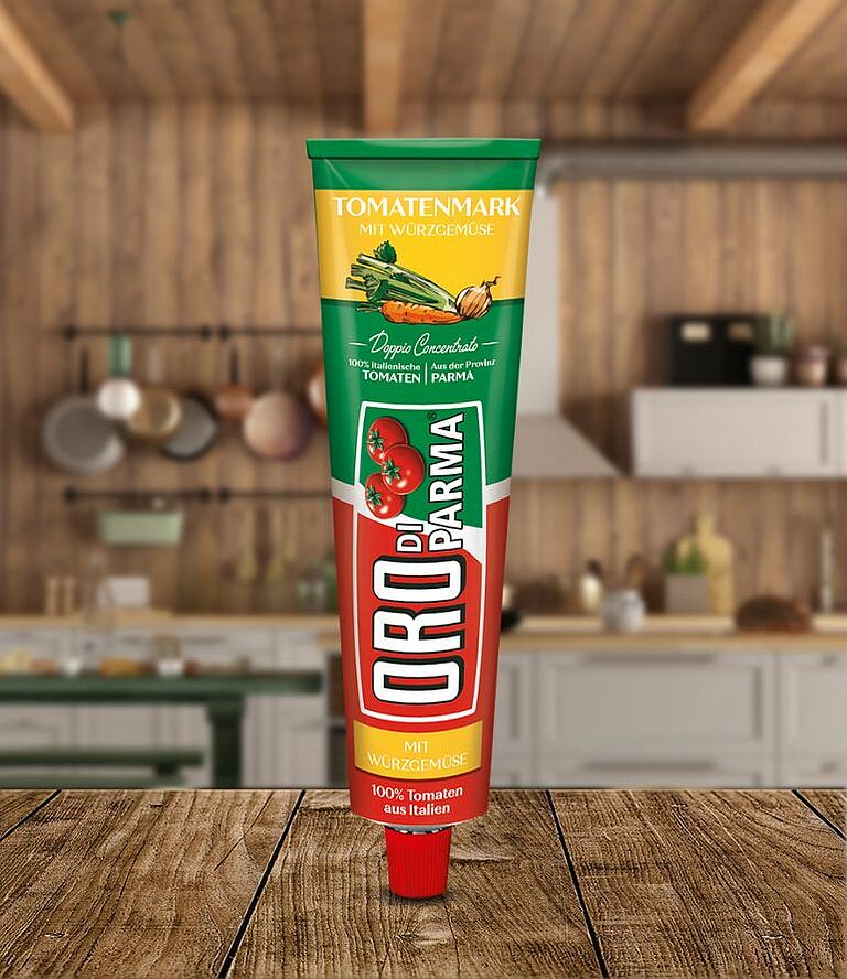 Tomato paste with seasoned vegetables from ORO di Parma in a 200g tube.