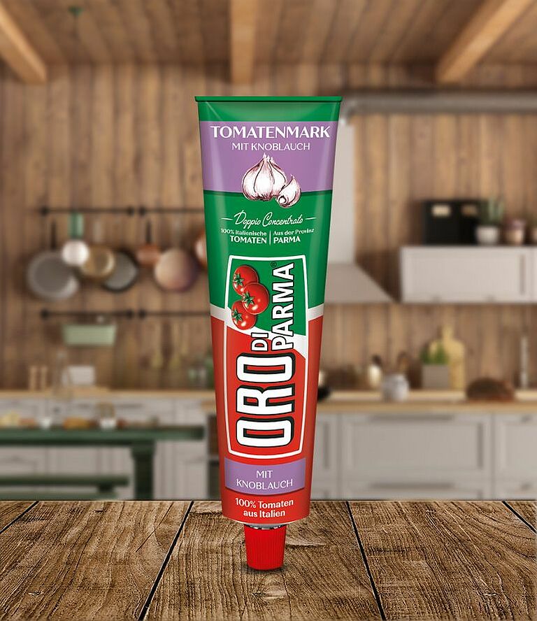 Tomato paste with garlic from ORO di Parma in a 200g tube.